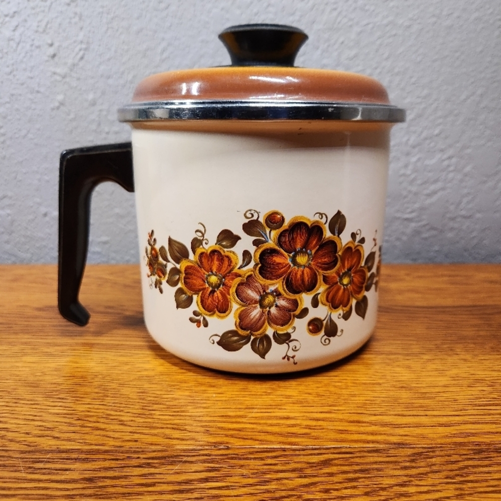 Vintage Floral Enamel pot with Lid